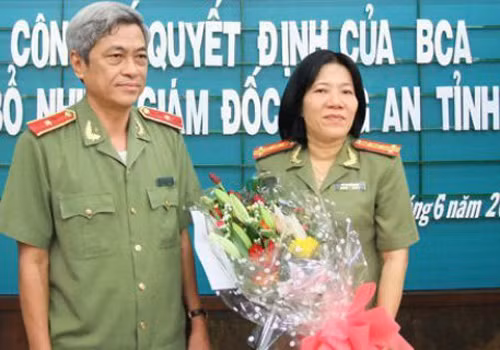 Bộ trưởng Bộ Công an có quyết định về việc nghỉ công tác chờ đủ tuổi nghỉ hưu đối với thiếu tướng Bùi Tuyết Minh, Giám đốc Công an tỉnh Kiên Giang từ ngày 1/7/2020.