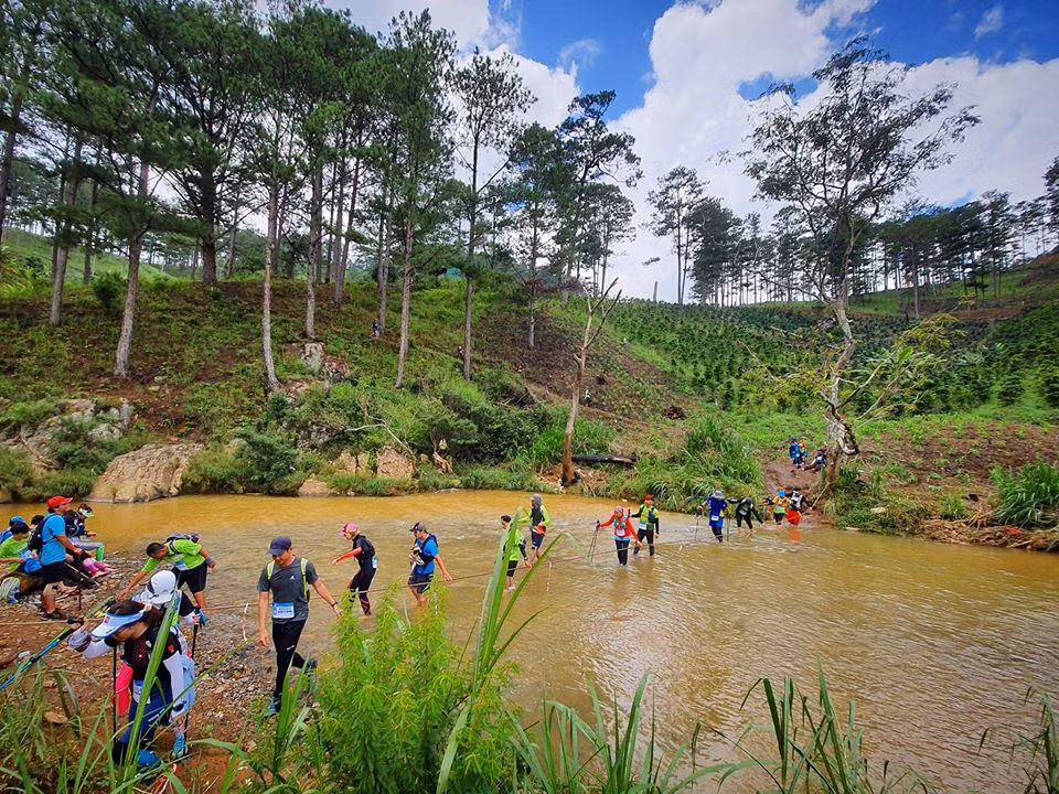 VĐV Dalat Ultra Trail 2020 chết: “Bóc” sai sót của Ban tổ chức - Hình 3 VDV Dalat Ultra Trail 2020 chet: “Boc” sai sot cua Ban to chuc-Hinh-3