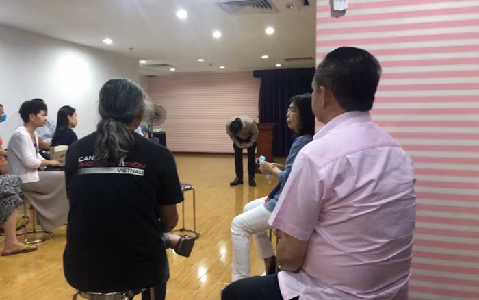 Dung sung gia doa bao ve: Pho Chu tich Deo Ca cui dau xin loi