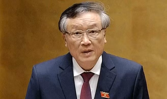  2. Làm rõ chứng cứ vụ án Hồ Duy Hải trước Quốc hội: Sáng nay, tại phiên thảo luận về kinh tế - xã hội của Quốc hội, Chánh án Tòa án nhân dân tối cao Nguyễn Hòa Bình đã làm rõ các chứng cứ trong vụ án Hồ Duy Hải. Theo đó, Hồ Duy Hải có 25 lời khai nhận tội, trong đó lời khai nhận tội đầu tiên là tự viết ra, không phải là bản cung kiểu hỏi và đáp.