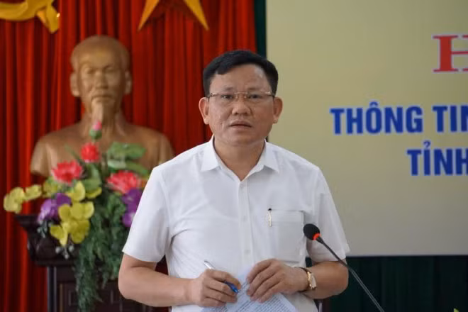 1. Thanh Hóa có Phó Chủ tịch UBND mới: Ông Nguyễn Văn Thi, Trưởng ban Quản lý Khu kinh tế Nghi Sơn và các khu công nghiệp ở Thanh Hóa, vừa được HĐND tỉnh này bầu giữ chức Phó chủ tịch UBND tỉnh Thanh Hóa nhiệm kỳ 2016-2021. Ông Nguyễn Văn Thi, 48 tuổi, quê xã Hoa Lộc, huyện Hậu Lộc, Thanh Hóa.