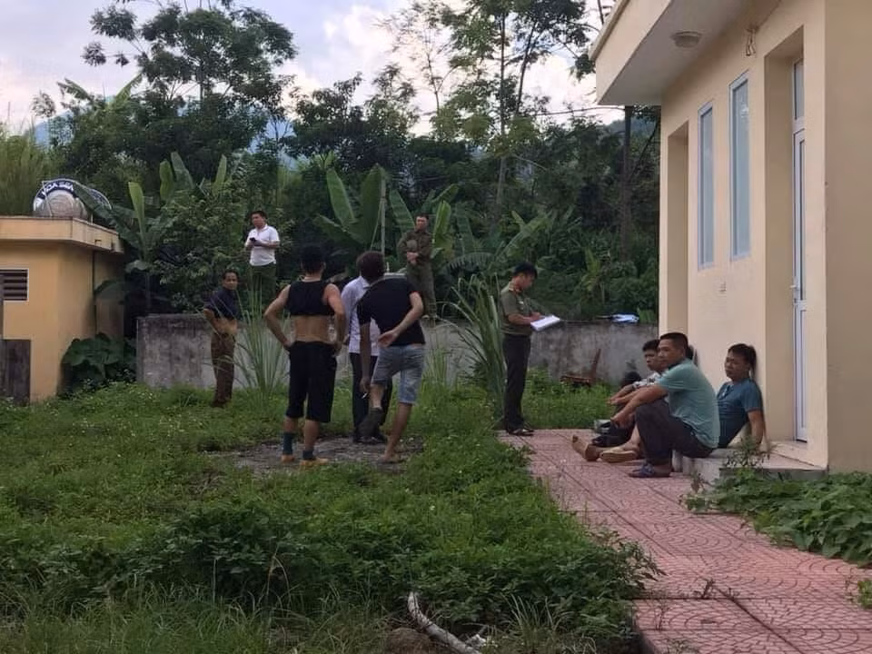 Nguoi dan ong tu vong bat thuong tai tram xa bo hoang