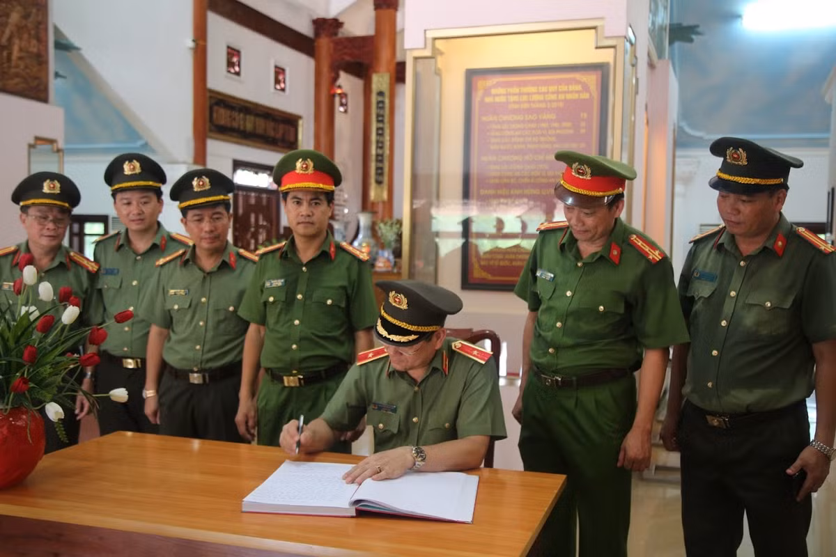 Vào năm 2015, ông được Bộ trưởng Công an bổ nhiệm làm Giám đốc Công an tỉnh Nghệ An.