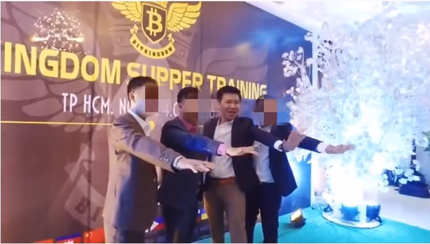 Dù không có tên trong hội đồng Công ty Cổ phần Modern Tech sau khi bị phanh phui lừa đảo hàng nghìn người với số tiền kỷ lục 15.000 tỷ nhưng người tham gia kinh doanh tiền ảo không thể không biết đến vai trò của ông Lê Đức Nguyên trong công ty này. Vì thế, khi vụ cướp diễn ra, nhiều câu hỏi được đặt ra: Có phải các bị can mong muốn cướp lại số tiền ảo mình đã mất?