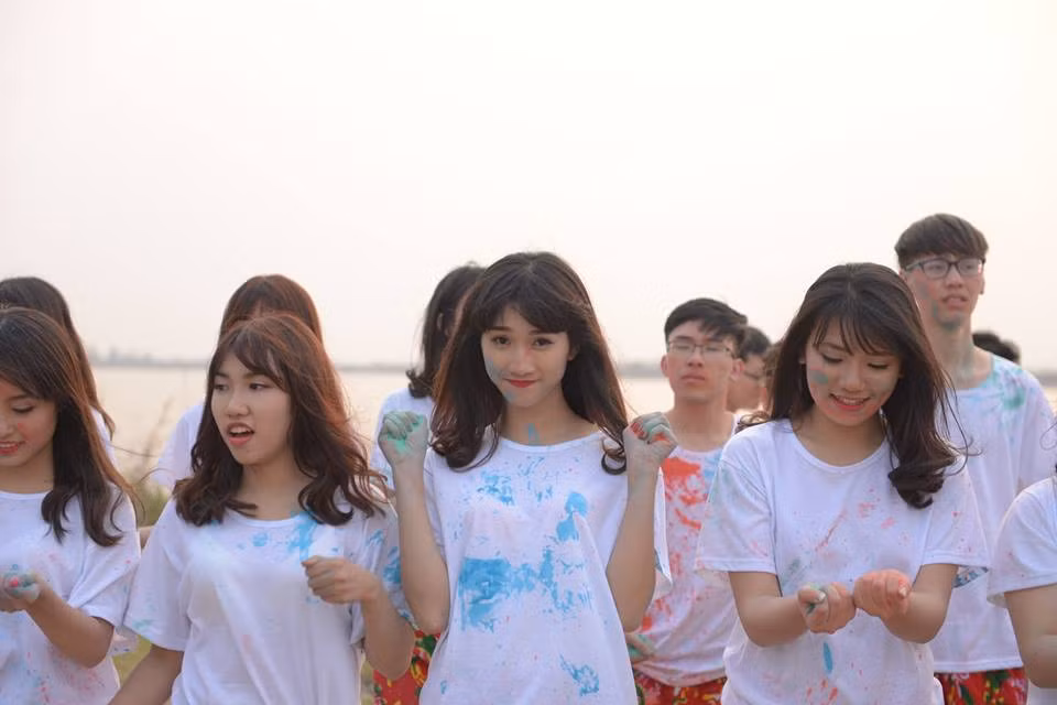 Ảnh của Phương Anh khi chụp ảnh kỷ yếu cùng bạn bè.