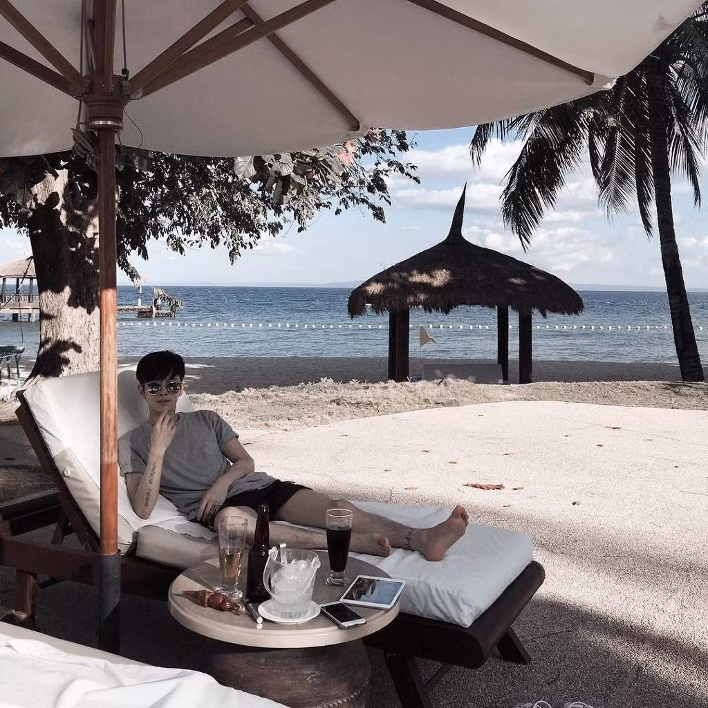 Cùng ngắm nghía "thưởng thức" thêm các bức hình của Tae Gyun nhé các bạn!