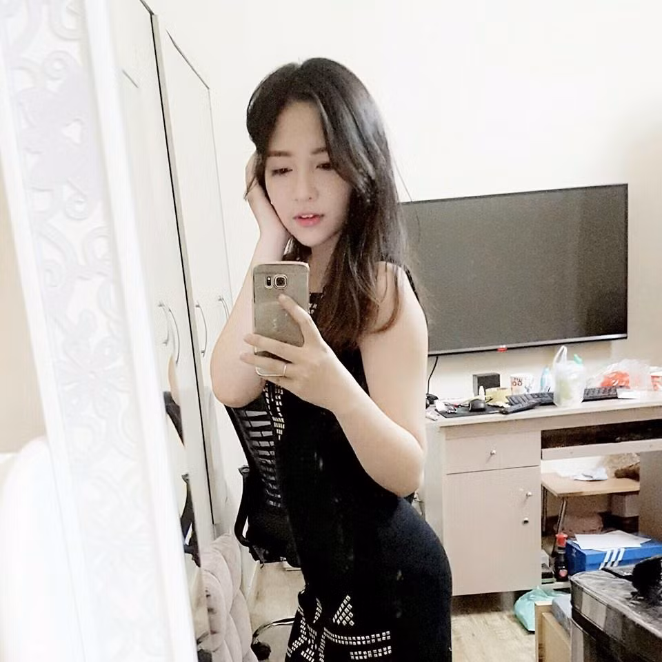 Sau khi "nổi tiếng", Giang Hiền được một số bạn bè tag tên vào nhiều bài đăng nhắc đến cô trên mạng xã hội, tuy nhiên cô sĩ tử xinh đẹp tỏ ra khá thờ ơ với điều này. Khi được một người bạn nhắc "Bọn họ đang tìm em kìa", thì Giang Hiền chỉ đáp lại ngắn gọn: "Kệ họ". Điều này càng cho thấy sự ung dung, không quá coi trọng việc bản thân được nhiều người chú ý của Giang Hiền.