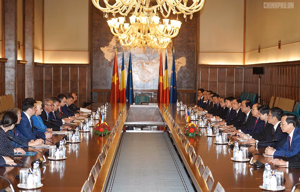 Thủ tướng Nguyễn Xuân Phúc và Thủ tướng Romania Viorica Dancila tiến hành hội đàm
