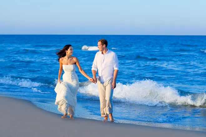 Những bãi biển tuyệt đẹp: Nằm cạnh Địa Trung Hải, Tunisia được thiên nhiên ban cho những bãi biển với bờ cát trắng muốt và làn nước xanh biết. Khu vực nhiều bãi biển đẹp nhất là ở bán đảo Cap Bon và đảo Djeba. Ngoài ra, nước này còn có nhiều bãi biển nhỏ và đẹp khác, dễ dàng cho du khách khám phá. Ảnh: Travelinstyle.