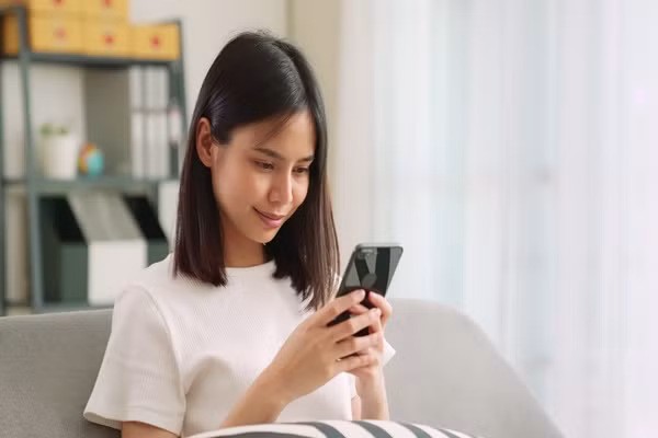 Bị nhà chồng 'soi' Facebook, con dâu lập hẳn hai tài khoản đối phó Bi nha chong 'soi' Facebook, con dau lap han hai tai khoan doi pho