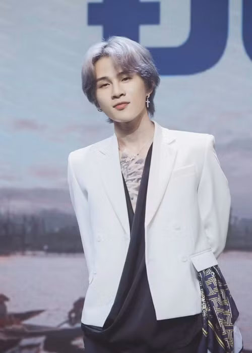 Hồi tháng 8/2021, Jack đánh mất hình ảnh bởi lời tố thiếu trách nhiệm với con, "lăng nhăng". Ảnh: FBNV