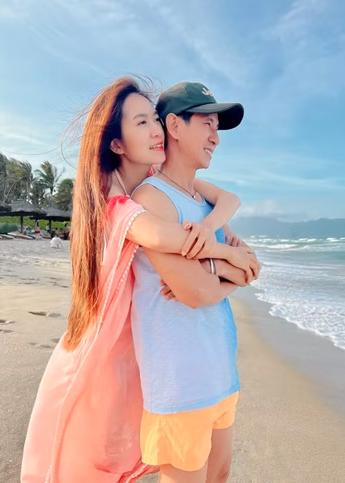 Kiếm được bao nhiêu tiền, Lý Hải đều đưa hết cho bà xã kém 17 tuổi của mình. Ảnh: