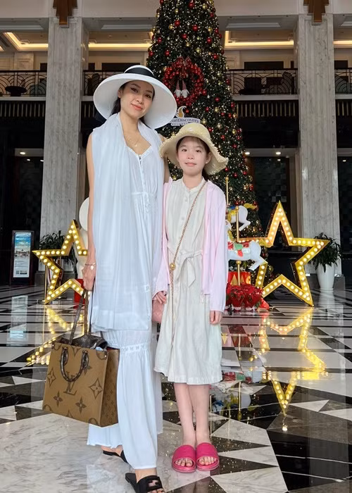 Bé Mia là con gái riêng của Phương Trinh Jolie. Ảnh: FBNV