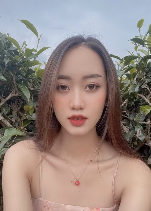 Như Quỳnh sở hữu gương mặt thanh tú, thân hình chuẩn mẫu.