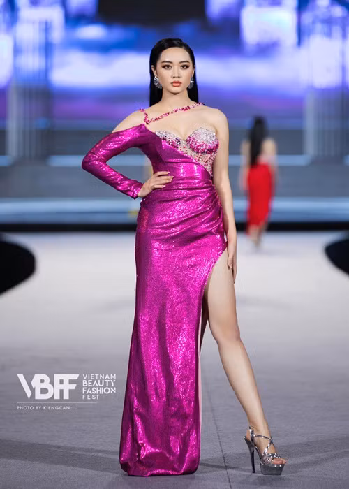 Biết gì về người đẹp được yêu thích nhất VCK Miss World Vietnam 2022? Biet gi ve nguoi dep duoc yeu thich nhat VCK Miss World Vietnam 2022?