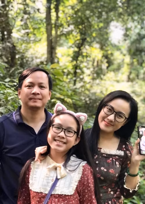 Vợ chồng Hoài Anh được khen ngày càng lão hóa ngược.