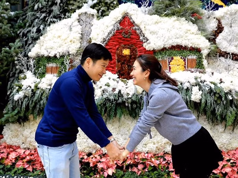 Ông xã của Thanh Thảo thể hiện tình cảm qua những hành động. “Khi cơ thể lên tiếng "mệt" do công việc, do thời tiết... bạn làm mọi thứ cho mình, từ thuốc men, bánh ngọt, trái cây, nước cam, nước dừa, giấc ngủ, chỗ nghỉ trên phòng dạy, vớ ấm chân, gối tựa lưng... Thế cứ bảo, làm sao tim mình không thổn thức chứ...