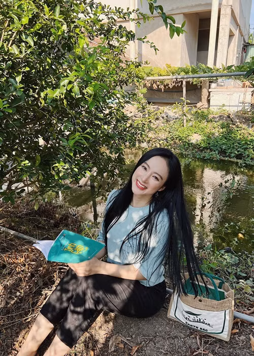 Vài năm trở lại đây, Angela Phương Trinh xuất hiện với hình ảnh bình dị. Ảnh: FBNV