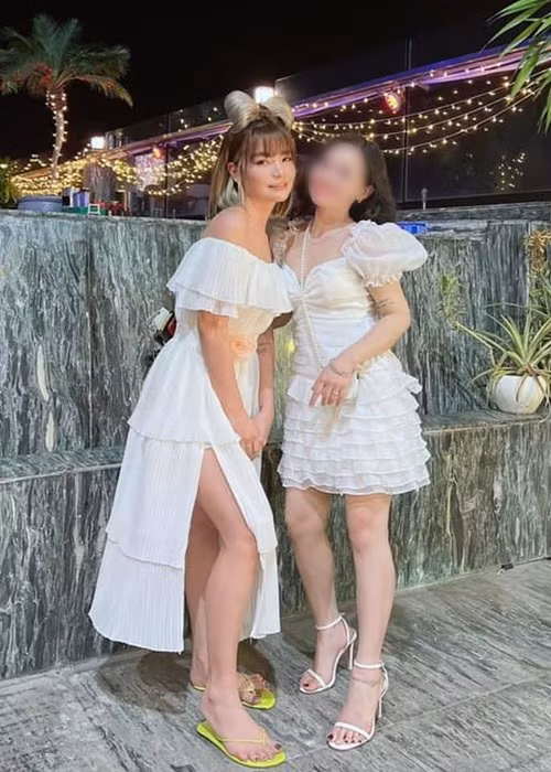 Mạc Văn Khoa mới đây cho biết, anh nợ Thảo Vy một đám cưới. Vì vậy, nay nam diễn viên tuyên bố "xóa nợ".