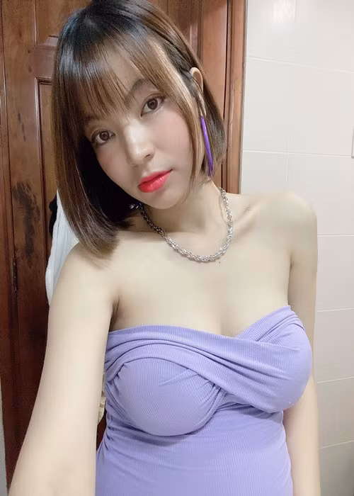 Bà xã của Mạc Văn Khoa vẫn rạng rỡ trong thời gian bầu bí.