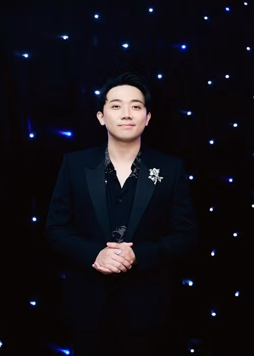 Chưa có thông tin ai sẽ đóng nữ chính phim Tết của Trấn Thành. Trong buổi ra mắt dự án, MC Trấn Thành bày tỏ: “Những người tôi mời đều tài năng và tôi tin khả năng diễn xuất của họ. Nếu trong số đó ai không được chọn thì cho tôi xin lỗi, vì không phải các bạn không tài năng mà đơn giản là do nhân dạng, tính cách... của bạn không giống với nhân vật Mai mà tôi tưởng tượng”. Ảnh: FBNV