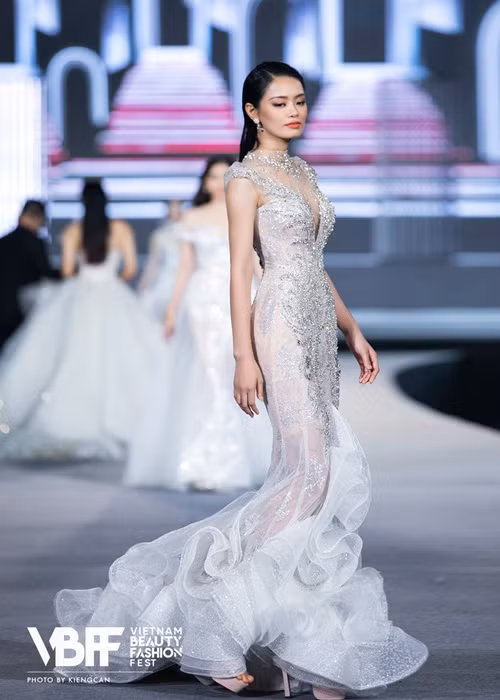 Gương mặt của Bùi Khánh Linh được khen ngợi đậm chất điện ảnh.