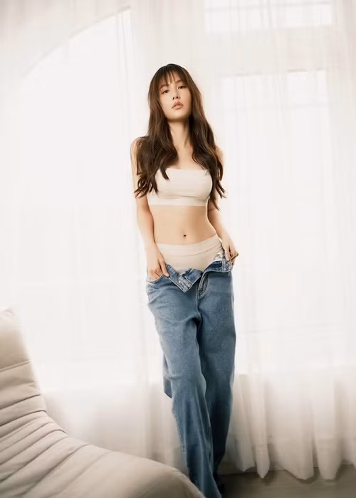 Mới đây, nữ diễn viên sinh năm 1990 diện nội y khoe body quyến rũ.