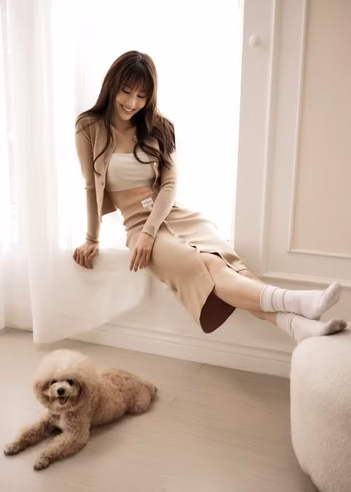 Với nữ diễn viên, Messi giống như một người bạn bé nhỏ mà cô cưng nựng hết mực.