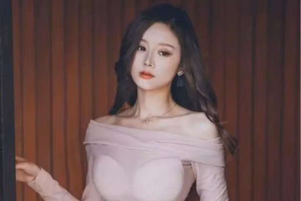 Chồng ngoại tình với giúp việc trẻ, vợ thanh thản ký đơn ly hôn Chong ngoai tinh voi giup viec tre, vo thanh than ky don ly hon