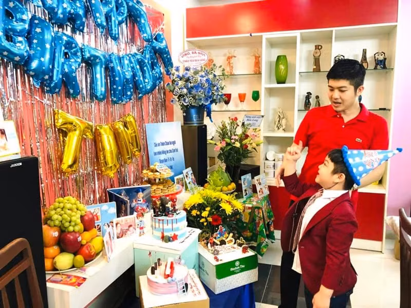 Doanh nhân Bửu Lộc thường tổ chức tiệc sinh nhật hoành tráng cho con.