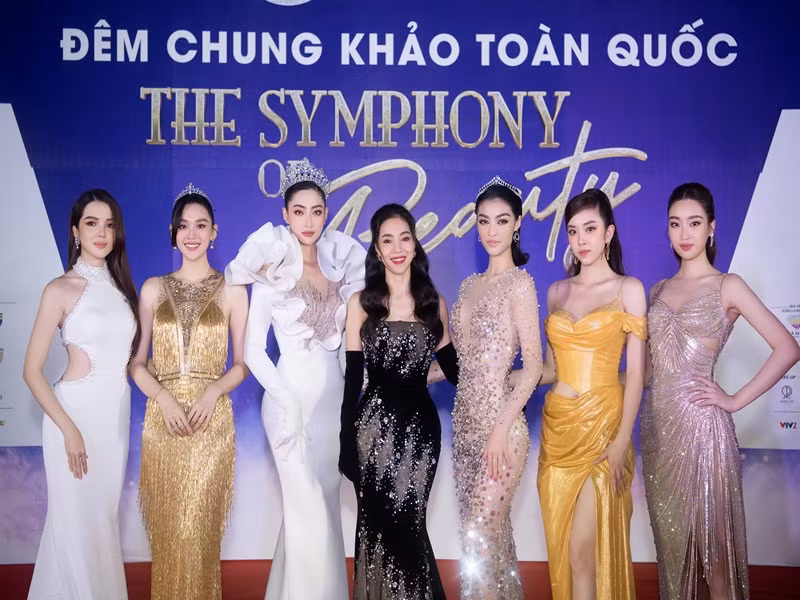 Lương Thùy Linh đọ sắc dàn hoa hậu, á hậu.