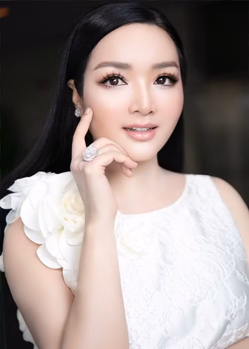 Giáng My từng chia sẻ, cô và người cũ vì tình yêu mà bước vào hôn nhân. Tuy nhiên, do quá lý tưởng hóa về tình yêu nên khi trải qua năm đầu của cuộc sống hôn nhân, Giáng My nhanh chóng bị "vỡ mộng". Ảnh: FBNV