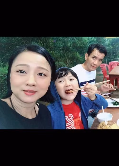 Để hòa hợp với nhau trong cuộc sống đời thường, vợ chồng Mỹ Duyên cảm thông và cùng nhau điều chỉnh. Ảnh: FBNV