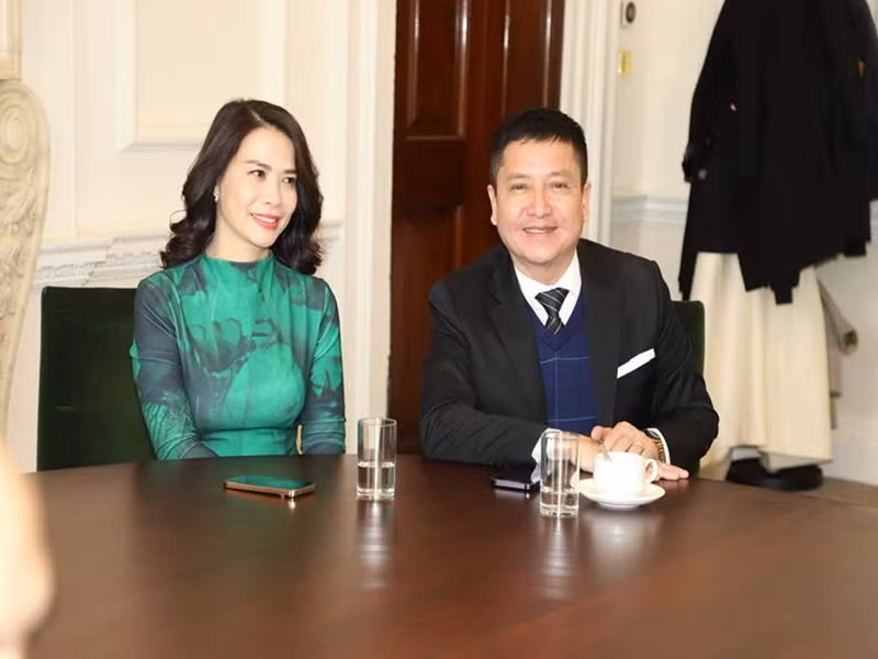 Chí Trung dường như trẻ trung, rạng rỡ và hạnh phúc hơn sau khi gắn bó với Ý Lan.