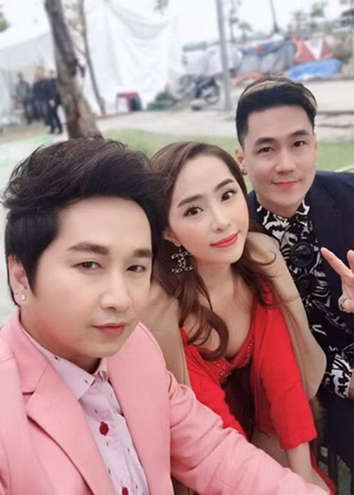 Khánh Phương và Quỳnh Nga hội ngộ sau nhiều năm không liên lạc. Ảnh: FBNV