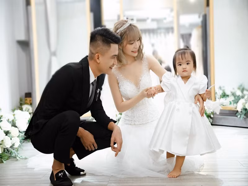 Đám cưới của Mạc Văn Khoa sẽ diễn ra trong tháng 5 tới đây tại Hải Dương, tháng 6 tại TP HCM. Ảnh: FBNV