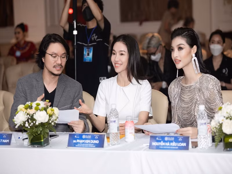 Kết thúc vòng thi, “bà trùm Hoa hậu” Phạm Kim Dung tiết lộ rằng ban tổ chức sẽ công bố các ứng cử viên tài năng trong top 5 của vòng thi này ở thời gian tới, từ đó tiếp tục chọn ra tiết mục xuất sắc nhất sẽ được trình diễn trên sân khấu đêm chung kết.