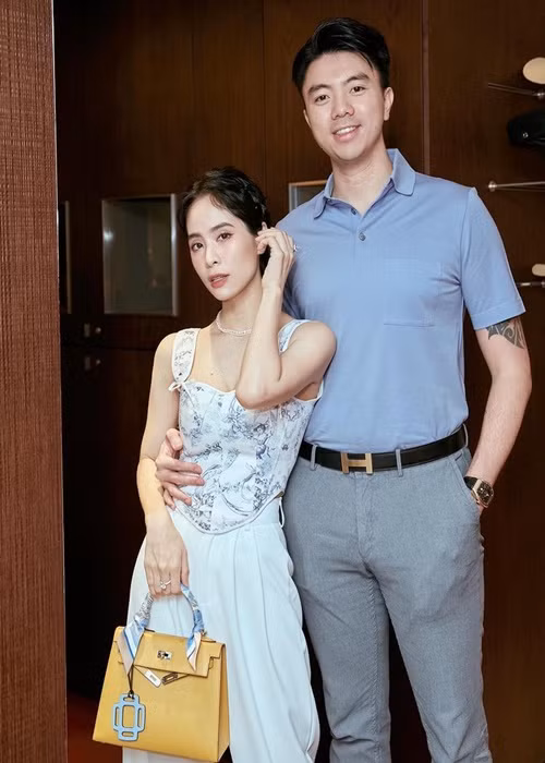 Cặp đôi kết hôn năm 2015. Hai con trai là "trái ngọt" trong hôn nhân của Kiều Anh và ông xã. Ảnh: Instagram