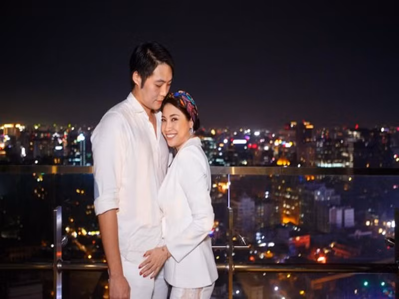 Gần đây, Pha Lê xác nhận ly hôn doanh nhân người Hàn Quốc Emmanuel Shin. Cả hai gặp nhau vào cuối năm 2019. Đến năm 2020, Pha Lê và Emmanuel Shin đăng ký kết hôn. Ảnh: FBNV