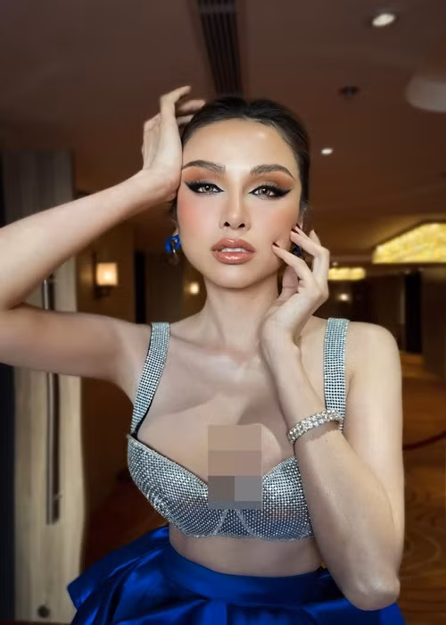 Diễm Hương khoe vòng một căng đầy, eo thon với mẫu áo bra.