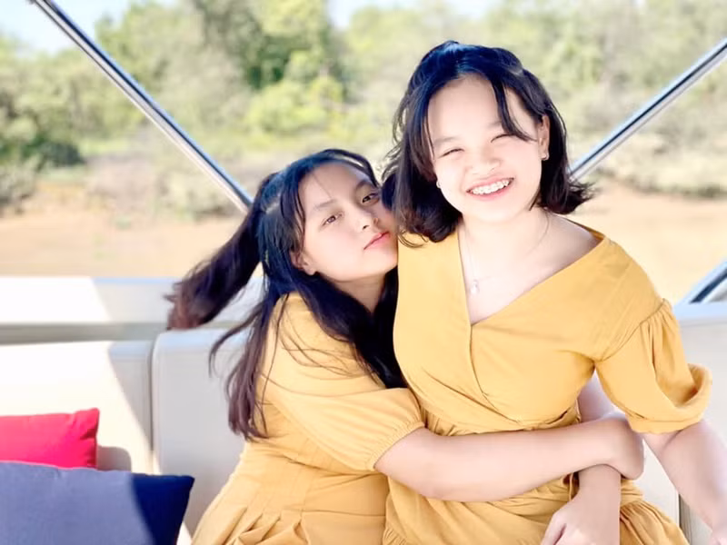 Suti và chị gái Suli rất thân thiết. Ảnh: FBNV
