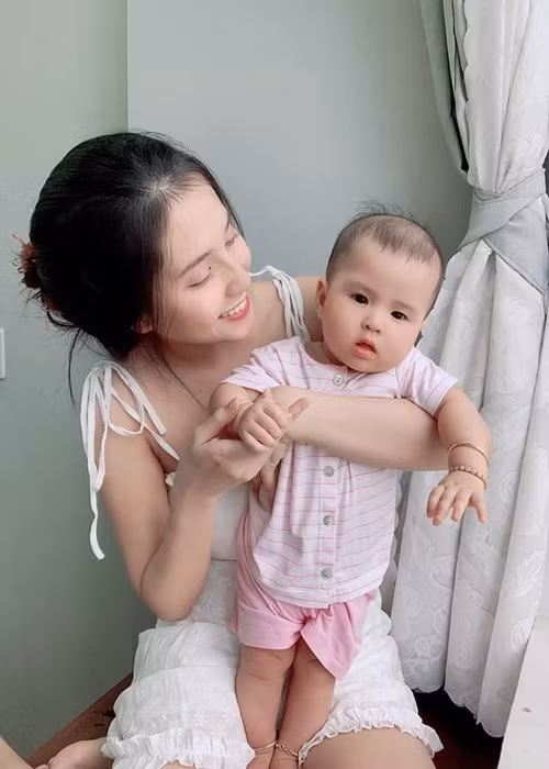 Con gái của Jack - Thiên An càng lớn càng đáng yêu. Ảnh: FB Thiên An Daily Report