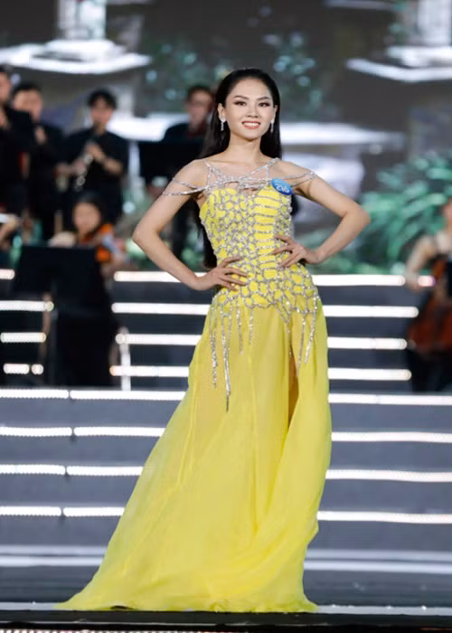 Huỳnh Nguyễn Mai Phương lọt top 38 đồng thời đoạt giải Người đẹp tài năng.