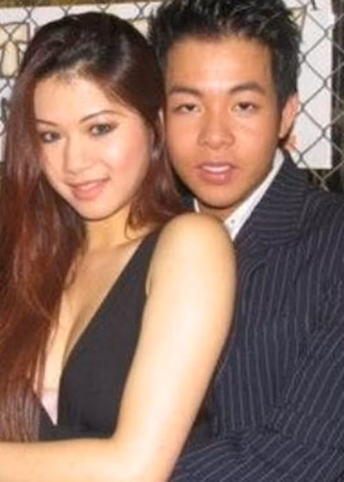Quang Lê từng hẹn hò Hoa hậu thế giới người Việt 2006 Linda Vi Trâm Nguyễn trong 2 năm. Nam ca sĩ không ngại công khai mối tình với bạn gái hoa hậu thời cả hai còn mặn nồng. Ảnh: Sức khỏe đời sống