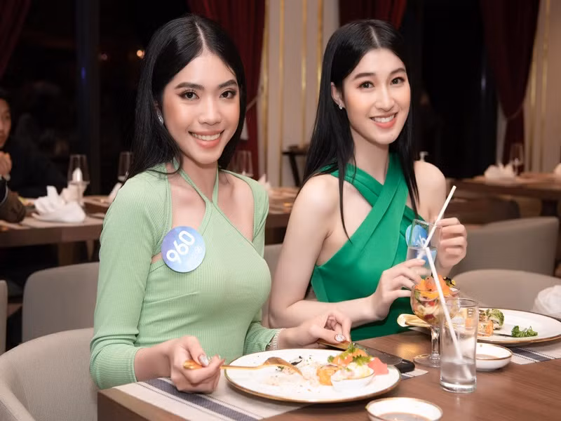 Phương Nhi hiện tại cao 1m70, có số đo 3 vòng 80-57- 88cm.
