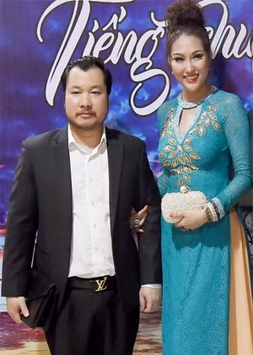Sau 2 lần đò, Phi Thanh Vân có cuộc tình ngắn ngủi với doanh nhân Triệu Văn Dương. Khi còn yêu, nữ diễn viên hết lời khen ngợi nửa kia của mình thành đạt, tâm lý. Ảnh: Người đưa tin
