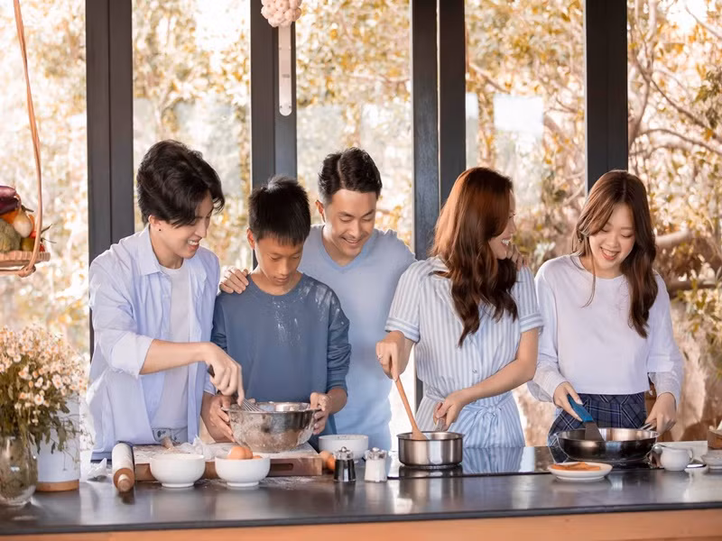 Mối quan hệ giữa Trí Tống và các con riêng của Thu Hoài lâu nay luôn tốt đẹp. Ảnh: FBNV