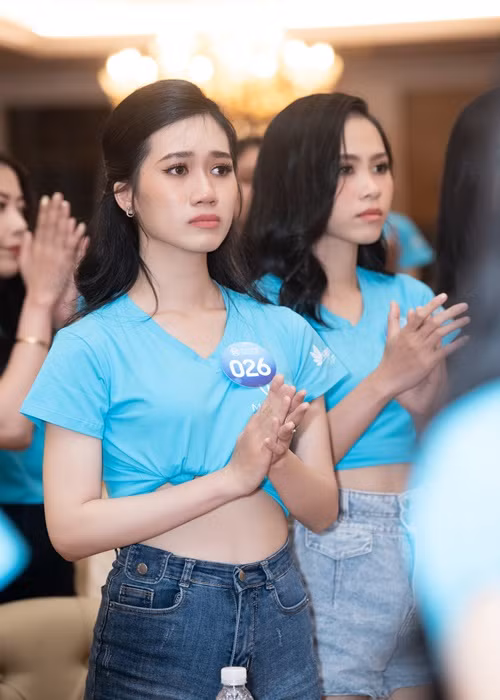 Giây phút đoàn tụ nghẹn ngào của Đỗ Mỹ Linh, Lương Thuỳ Linh, Kiều Loan và người thầy cũ cũng đã khiến các thí sinh Miss World Vietnam 2022 có những giờ phút sâu lắng.