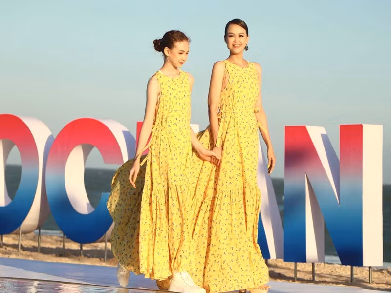 Ngọc Nga cùng con gái trình diễn thời trang cách đây không lâu.