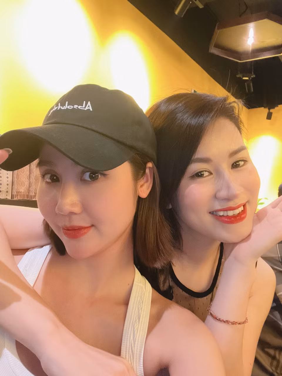 “Kết thúc phim, tôi thở phào vì mình đã hoàn thành vai diễn, cảm thấy tự hào vì mình đã vượt qua một chặng đường dài, nhiều khó khăn như vậy và đã đạt được những thành quả đáng nhớ. Bộ phim là động lực lớn để tôi mong muốn được cống hiến nhiều hơn, nỗ lực hơn nữa để có nhiều thành công trong sự nghiệp”, Phan Minh Huyền chia sẻ.